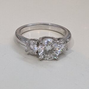 Elegant Silver Ring with Sparkling Stones